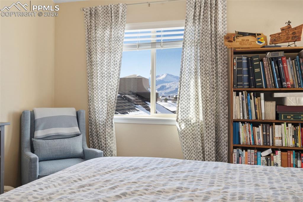 Image 32 of 50: Bedroom