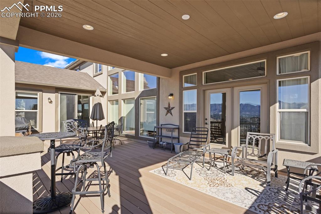 Image 36 of 50: Deck