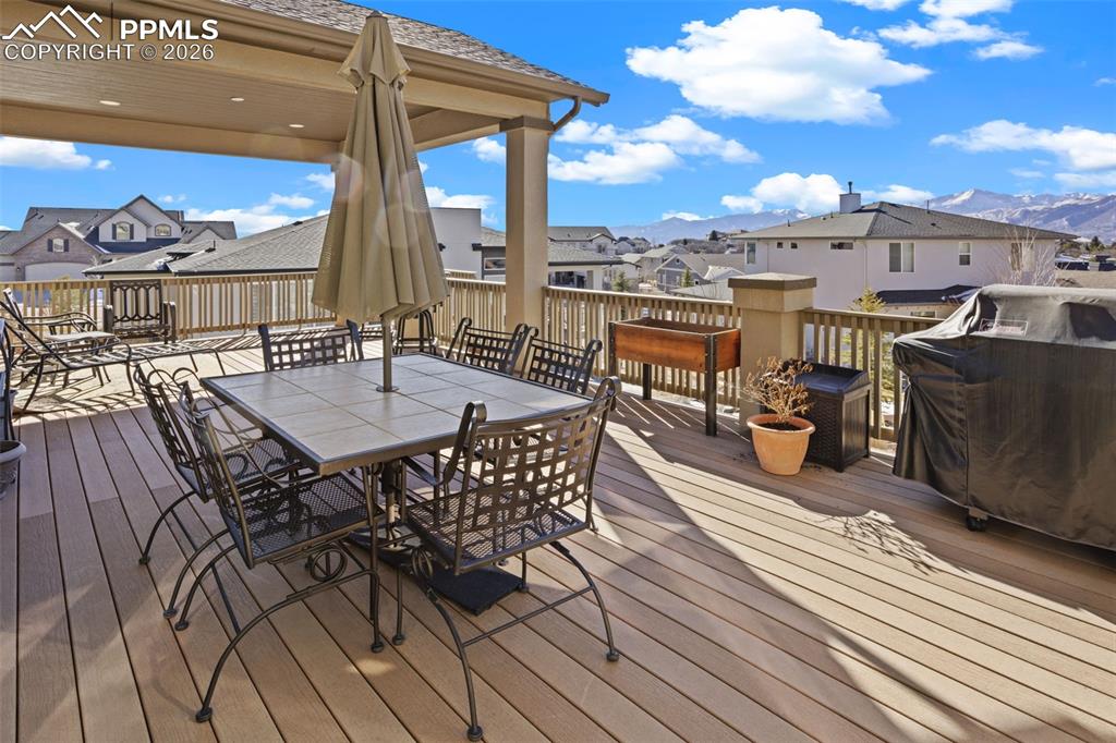 Image 37 of 50: Deck