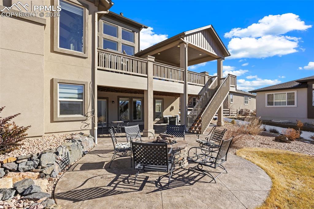 Image 39 of 50: Patio