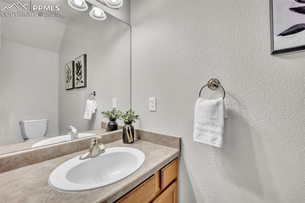 Image 11 of 25: Bathroom