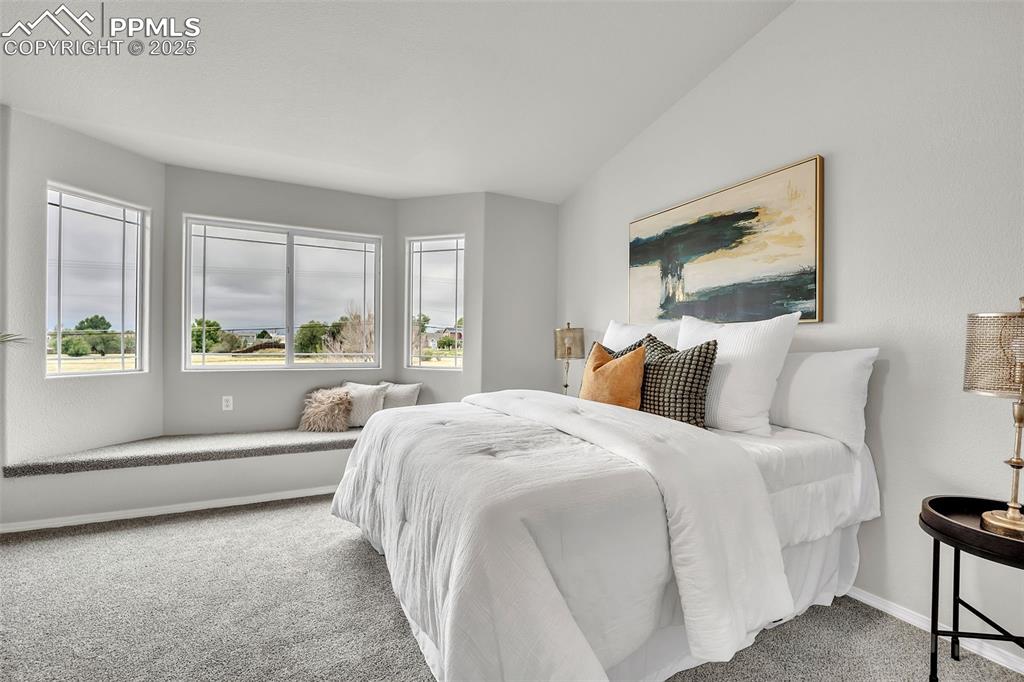 Image 15 of 25: Bedroom