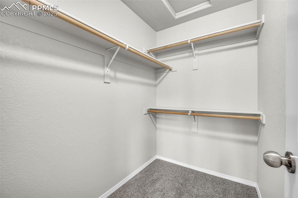 Image 16 of 25: Closet