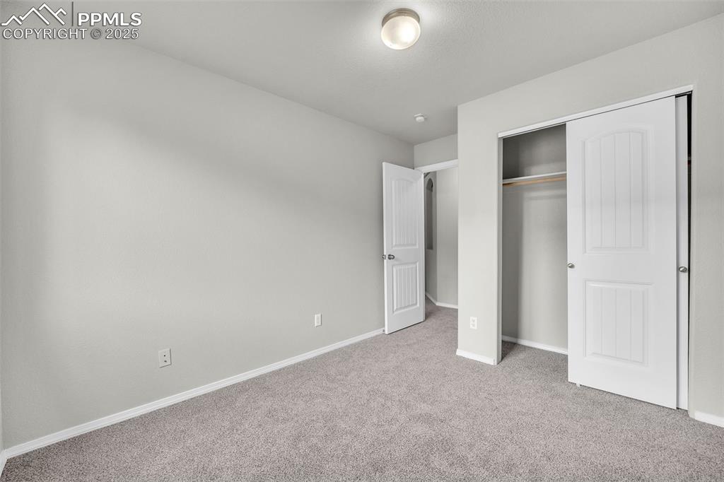 Image 22 of 25: Bedroom