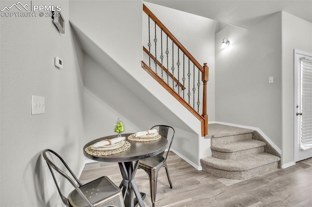 Image 6 of 25: Dining Area