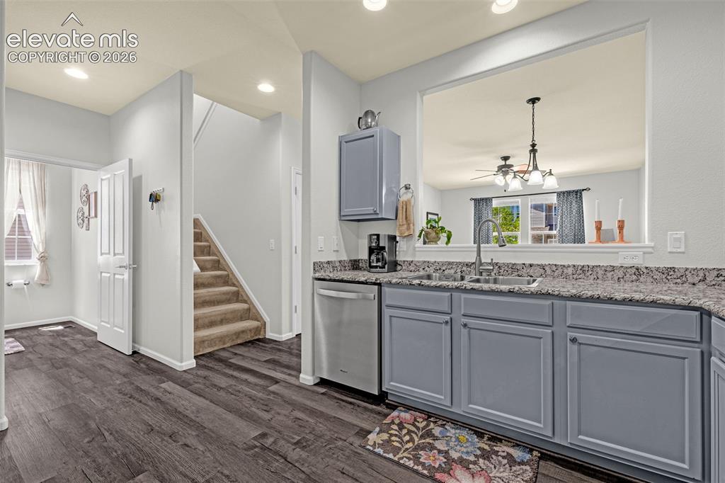 Image 11 of 33: Kitchen