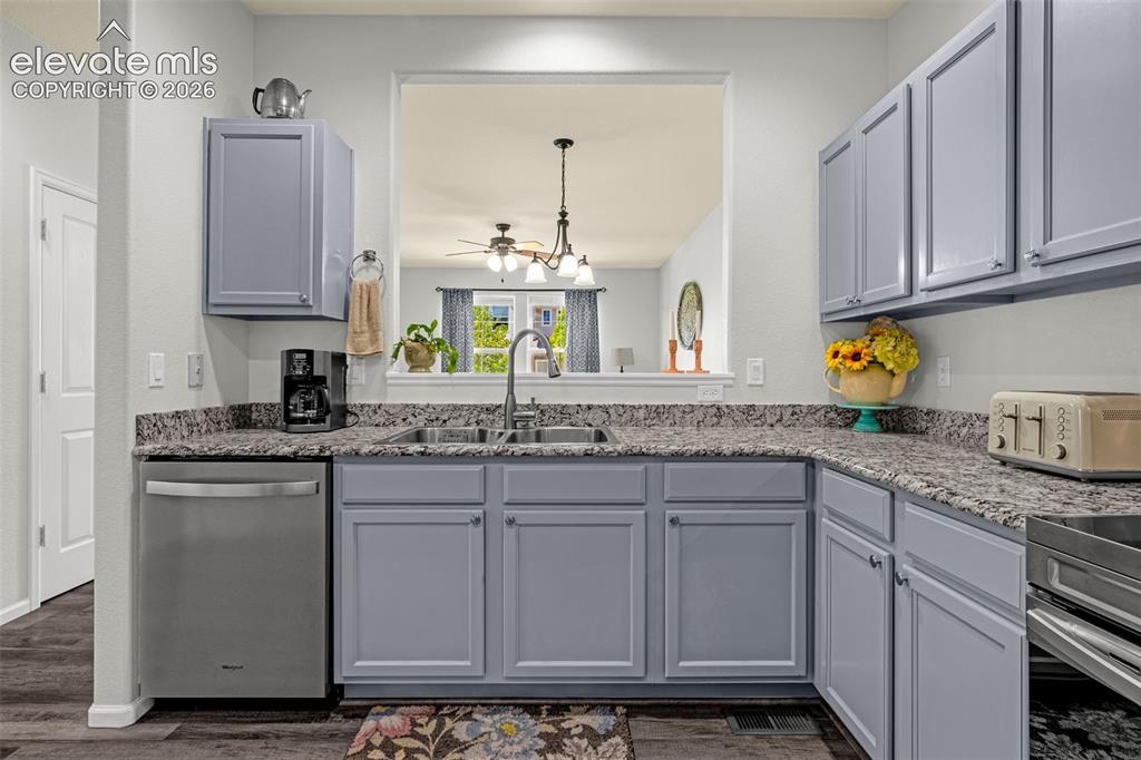 Image 12 of 33: Kitchen
