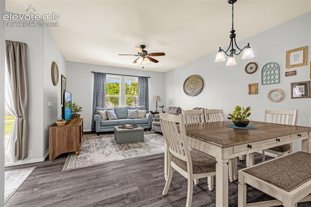 Image 7 of 33: Dining Area