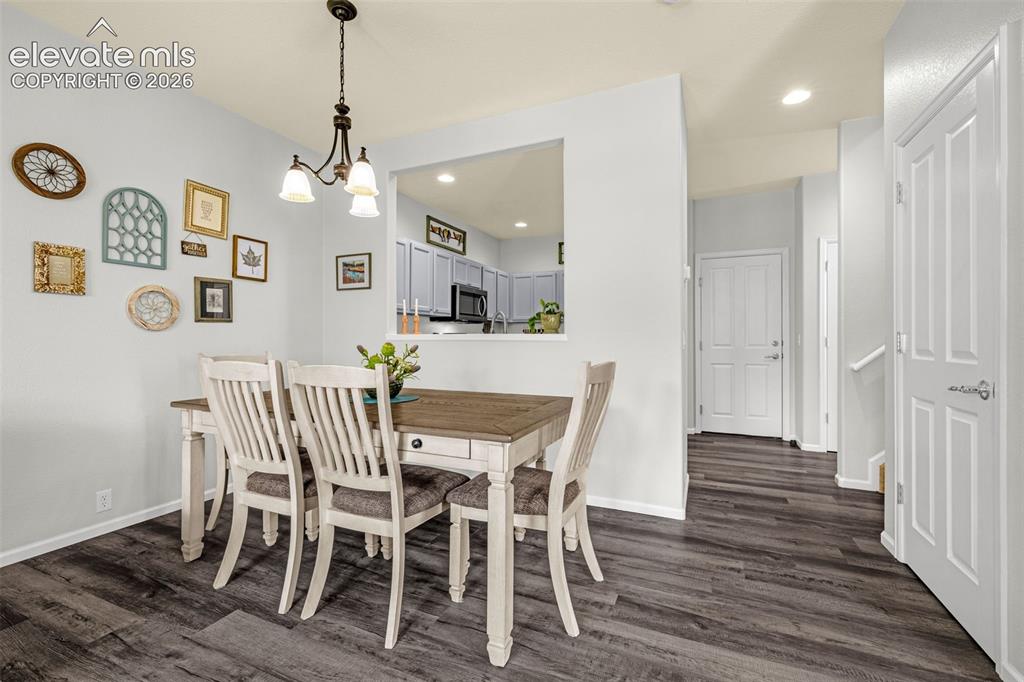 Image 9 of 33: Dining Area