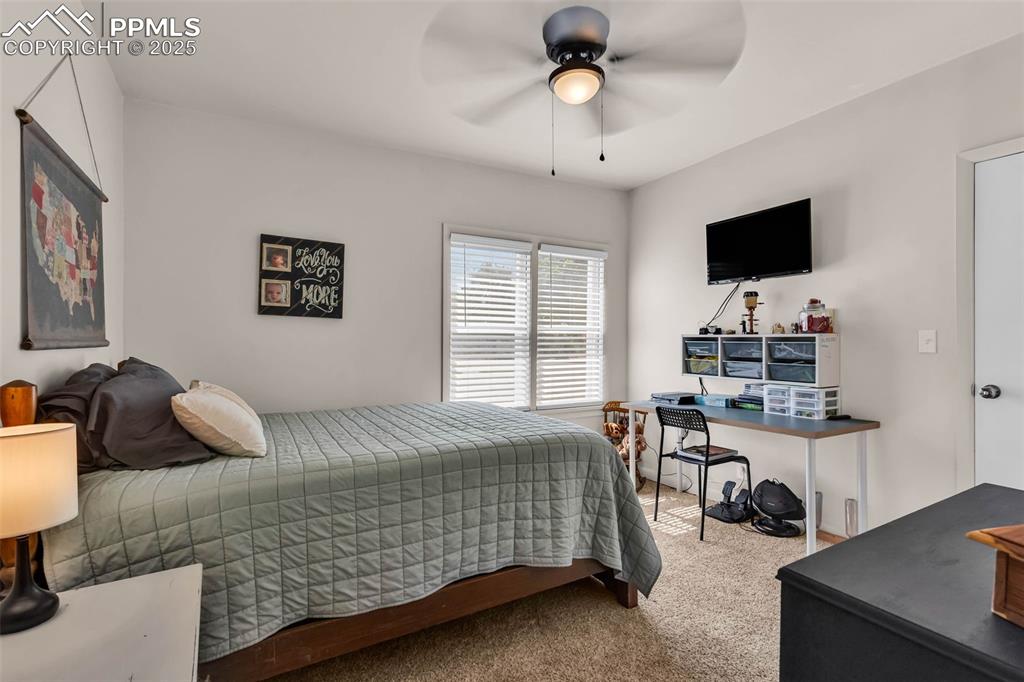 Image 19 of 46: Bedroom