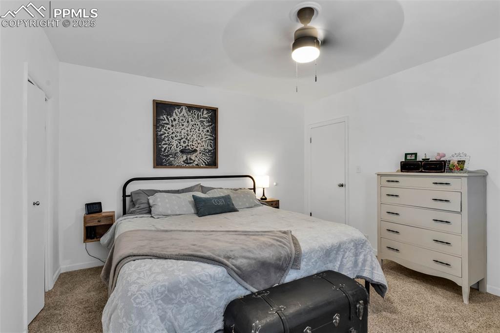 Image 22 of 46: Bedroom