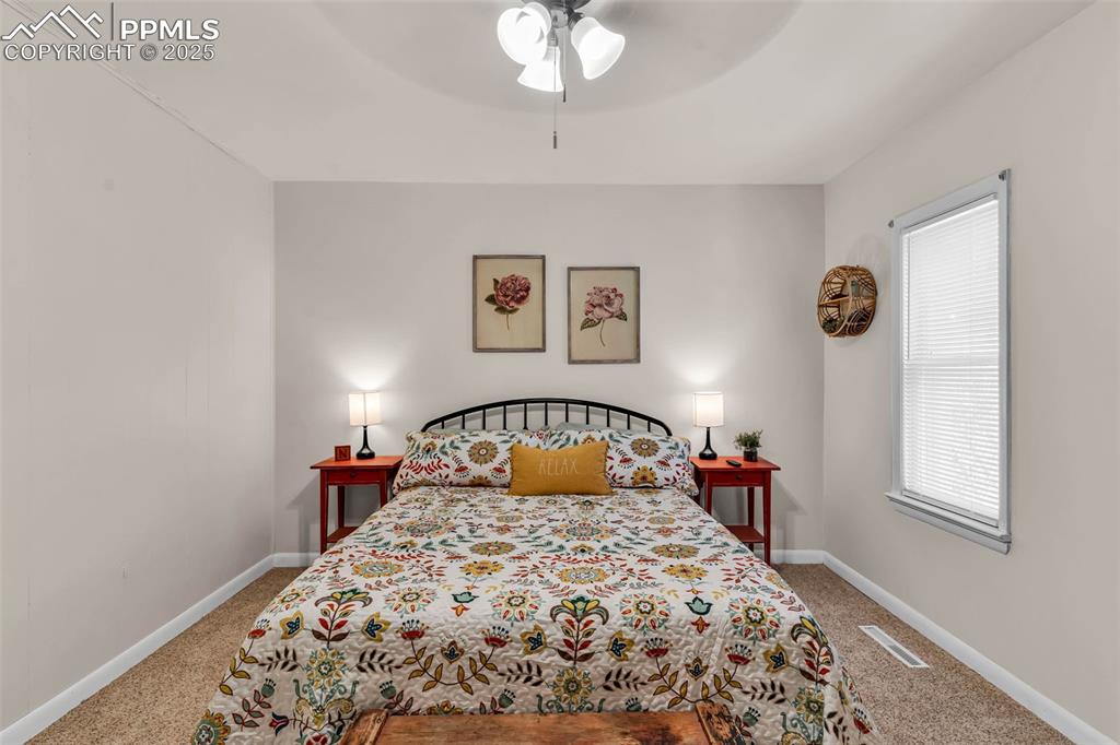 Image 26 of 46: Bedroom