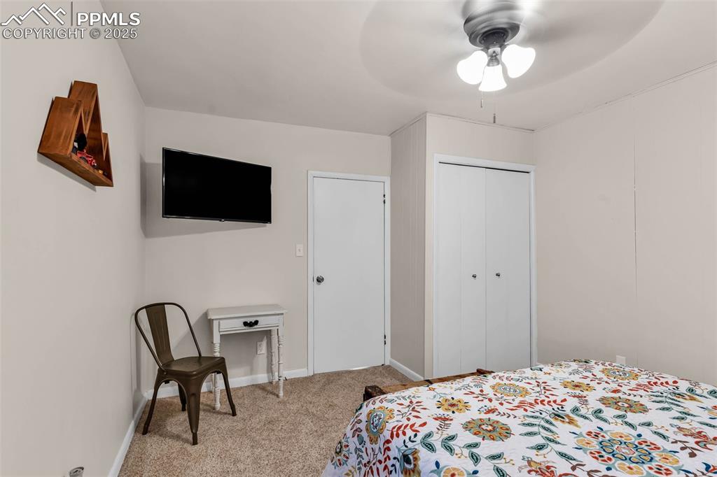 Image 27 of 46: Bedroom