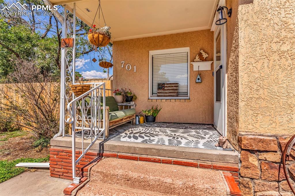 Image 4 of 46: Entry