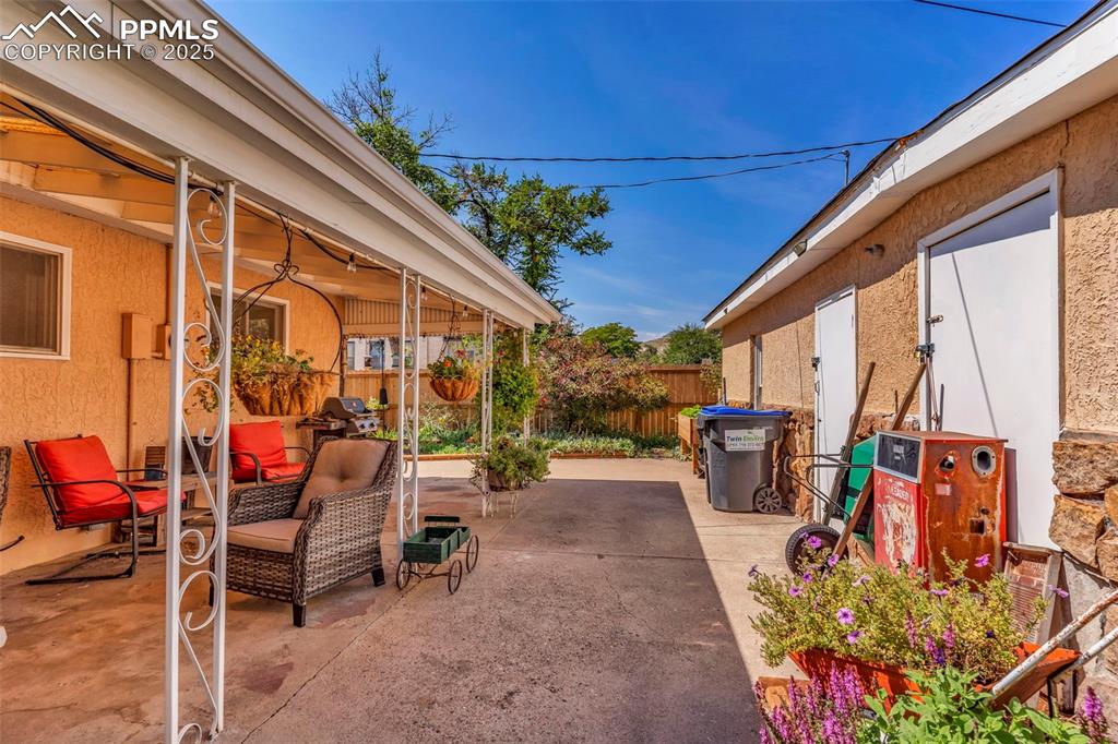 Image 44 of 46: Patio