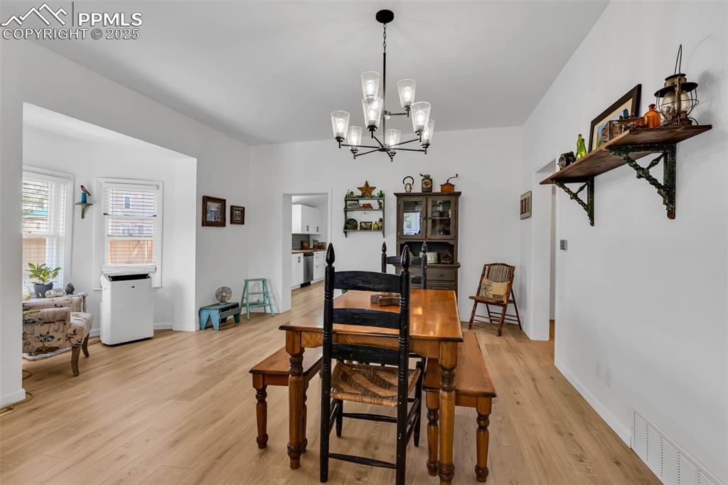 Image 9 of 46: Dining Area