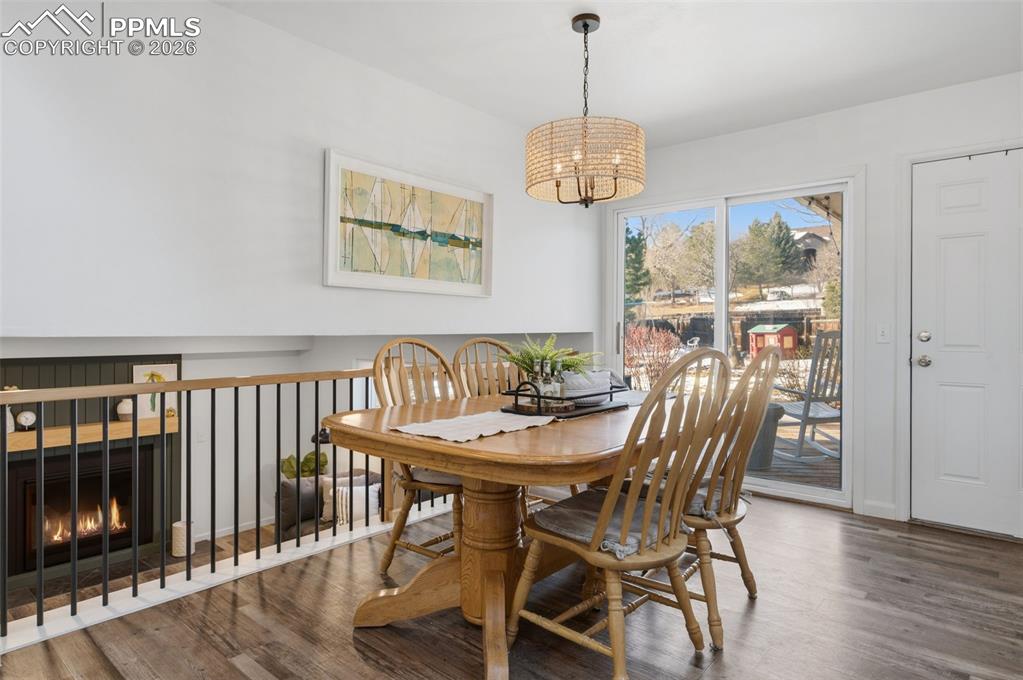 Image 11 of 42: Dining Area