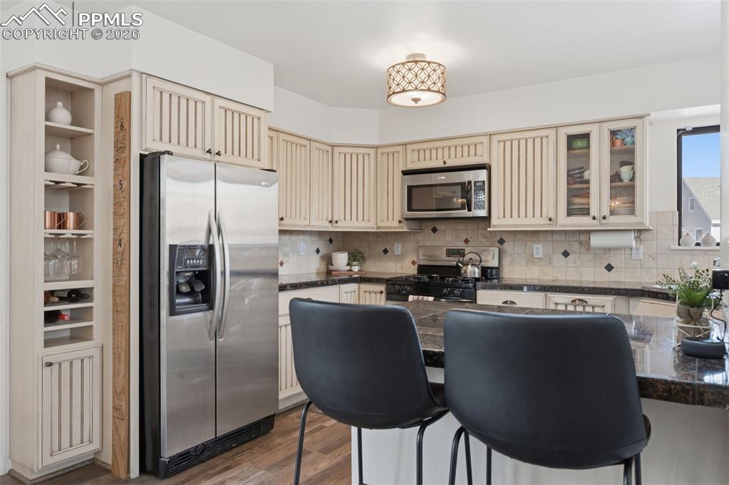 Image 13 of 42: Kitchen