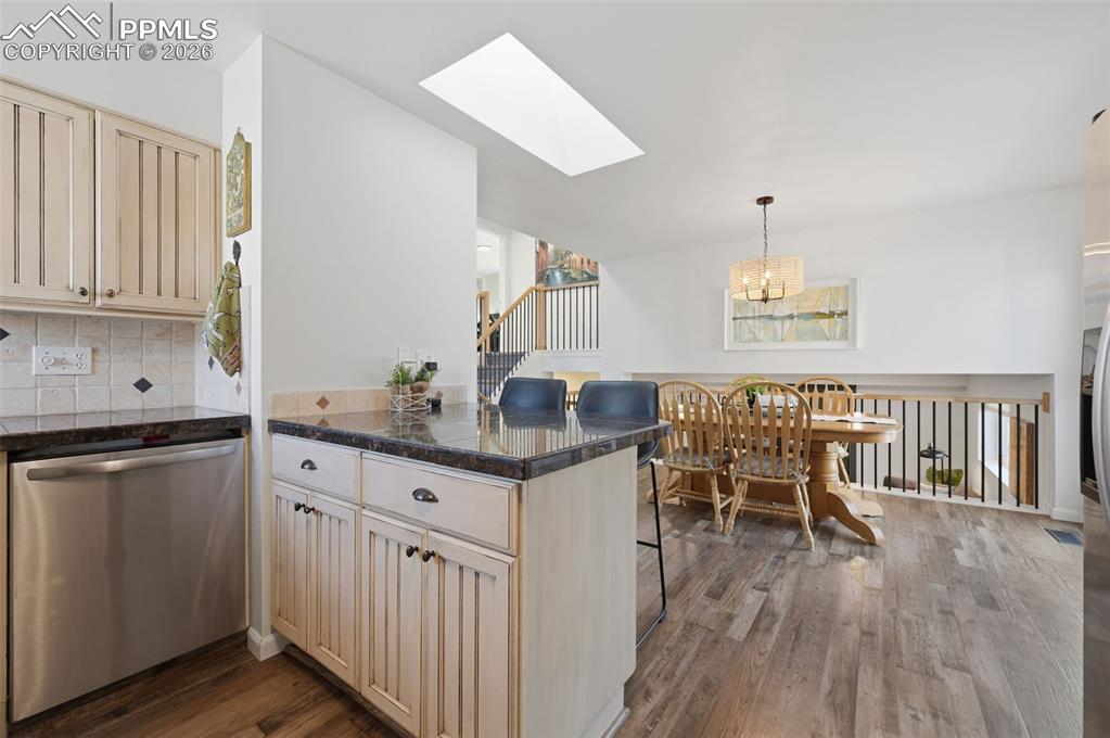 Image 17 of 42: Kitchen