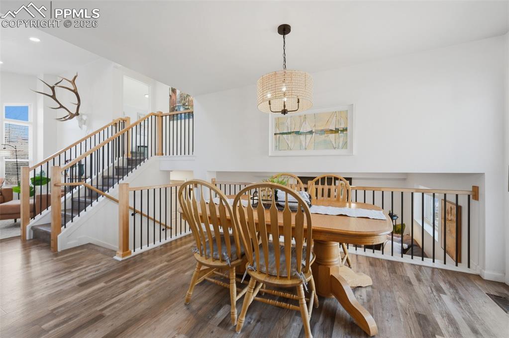 Image 18 of 42: Dining Area