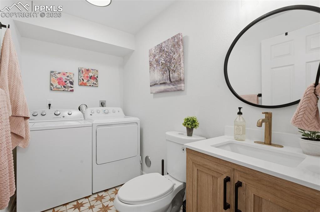 Image 23 of 42: Bathroom