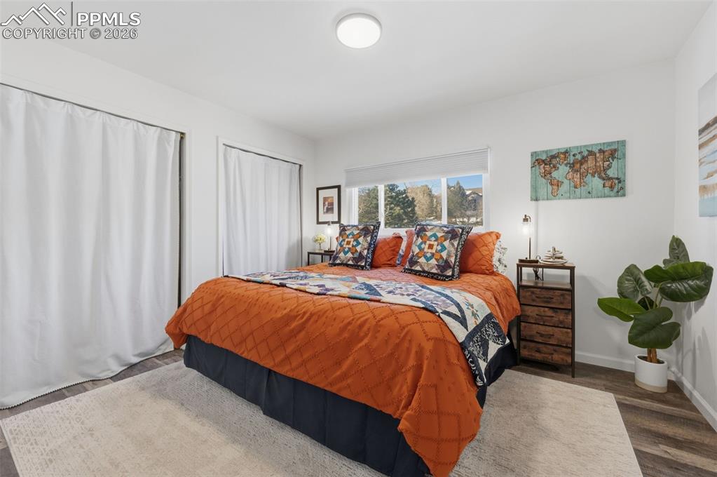 Image 27 of 42: Bedroom