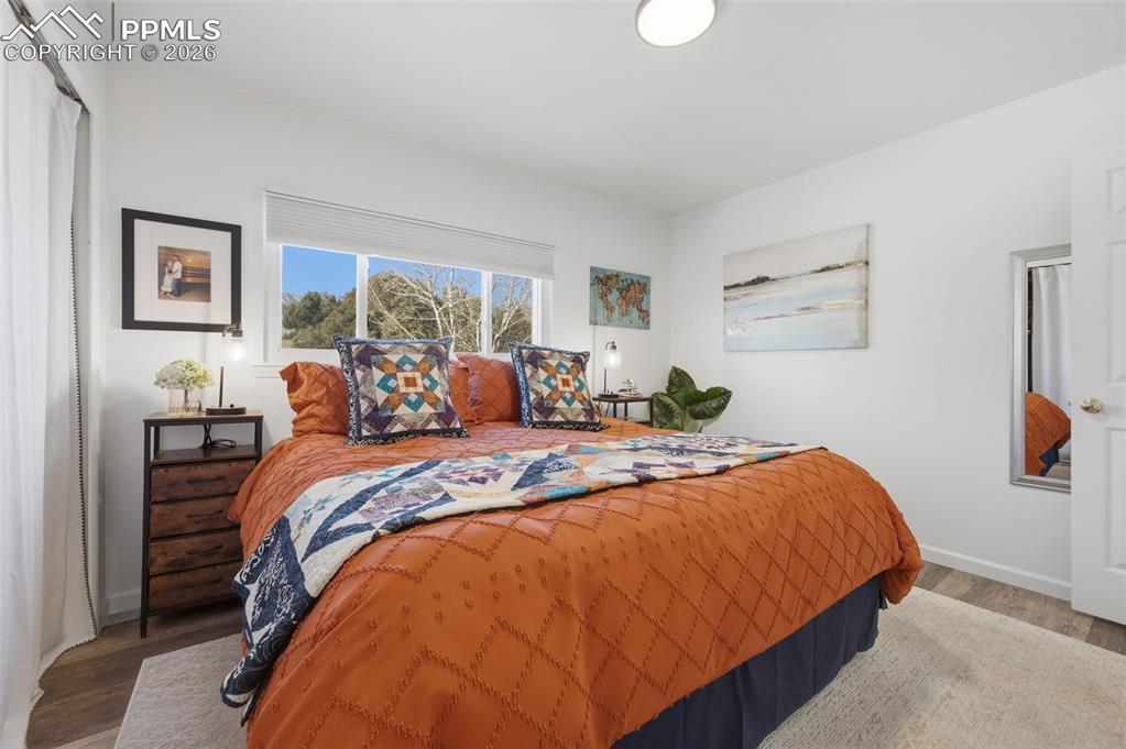 Image 29 of 42: Bedroom