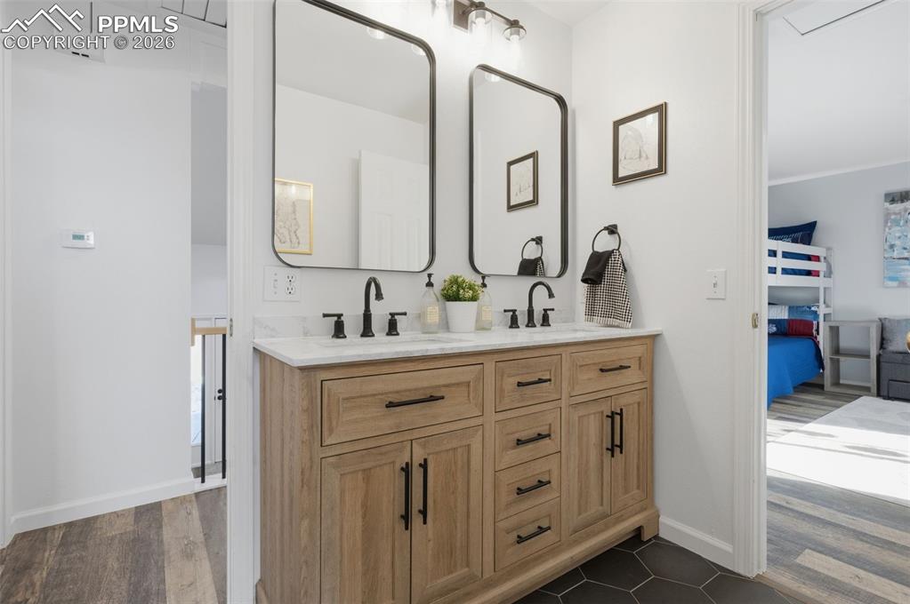 Image 30 of 42: Bathroom