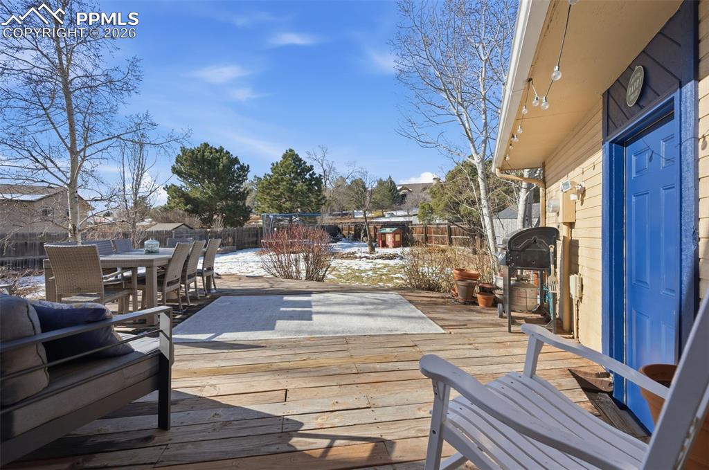 Image 36 of 42: Deck