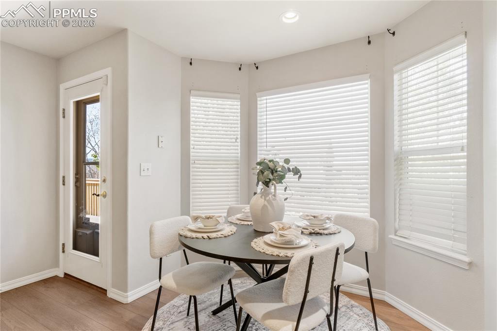 Image 10 of 40: Dining Area