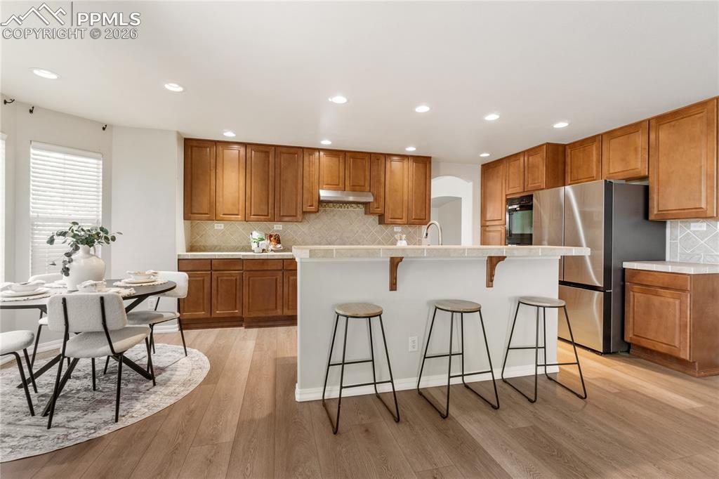 Image 12 of 40: Kitchen