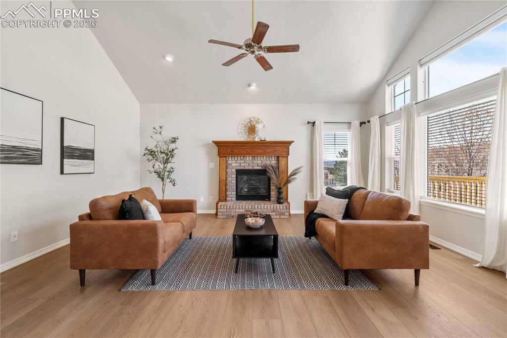 Image 15 of 40: Living Room