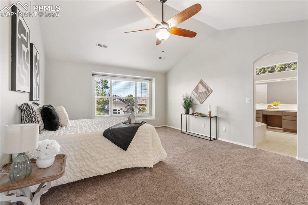 Image 19 of 40: Bedroom