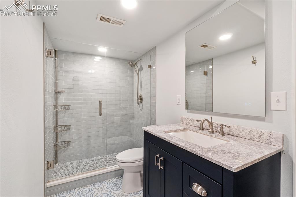 Image 36 of 40: Bathroom