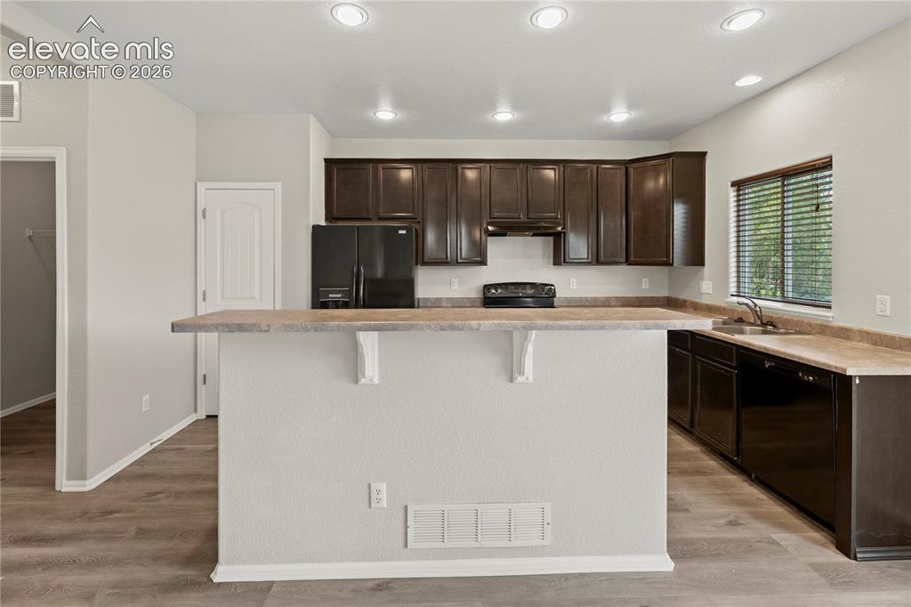 Image 12 of 50: Dining Area