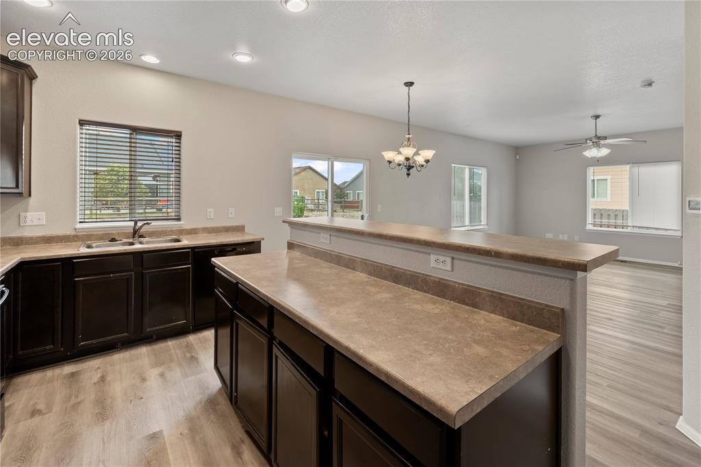 Image 15 of 50: Kitchen