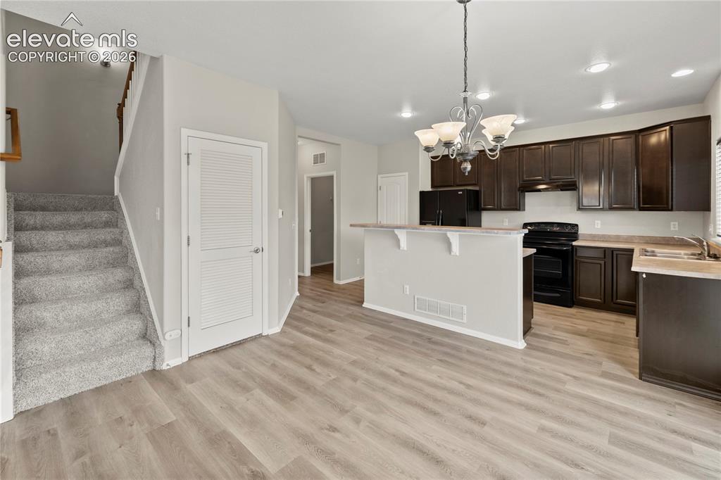 Image 9 of 50: Living Room