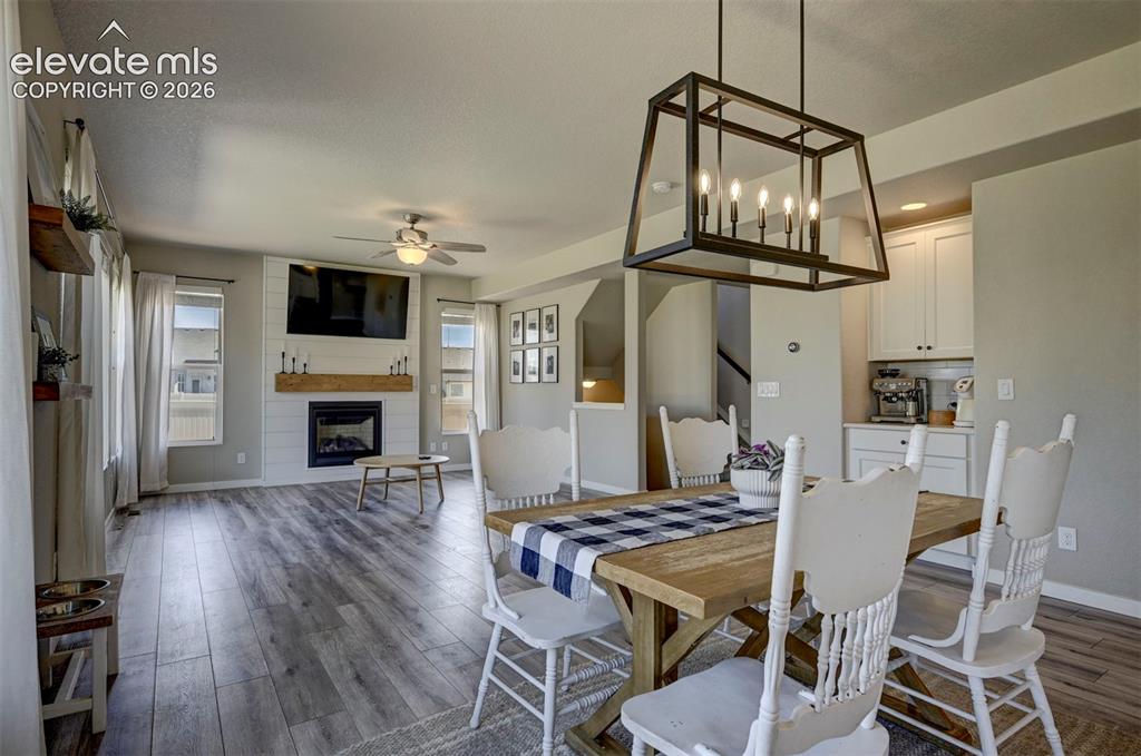 Image 18 of 50: Dining Area