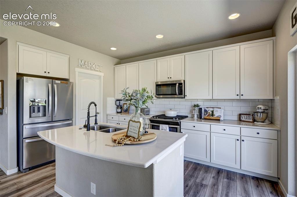 Image 19 of 50: Kitchen