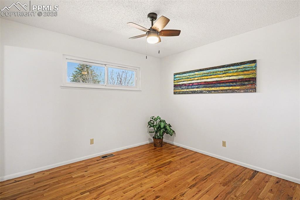 Image 14 of 21: Large master