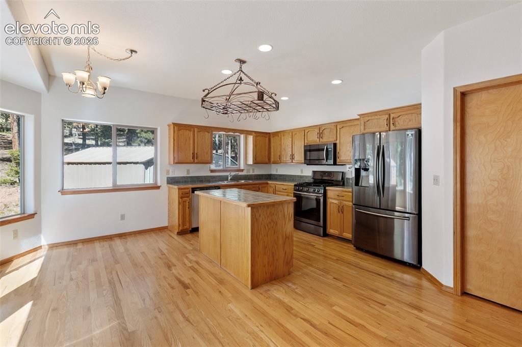 Image 17 of 49: Kitchen