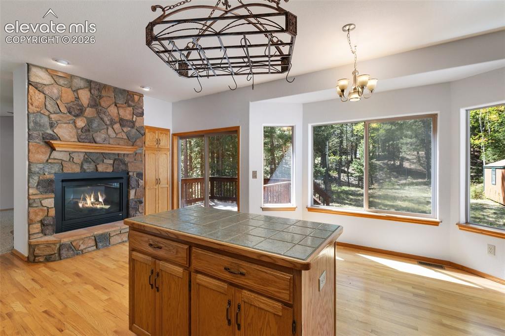 Image 19 of 49: Kitchen