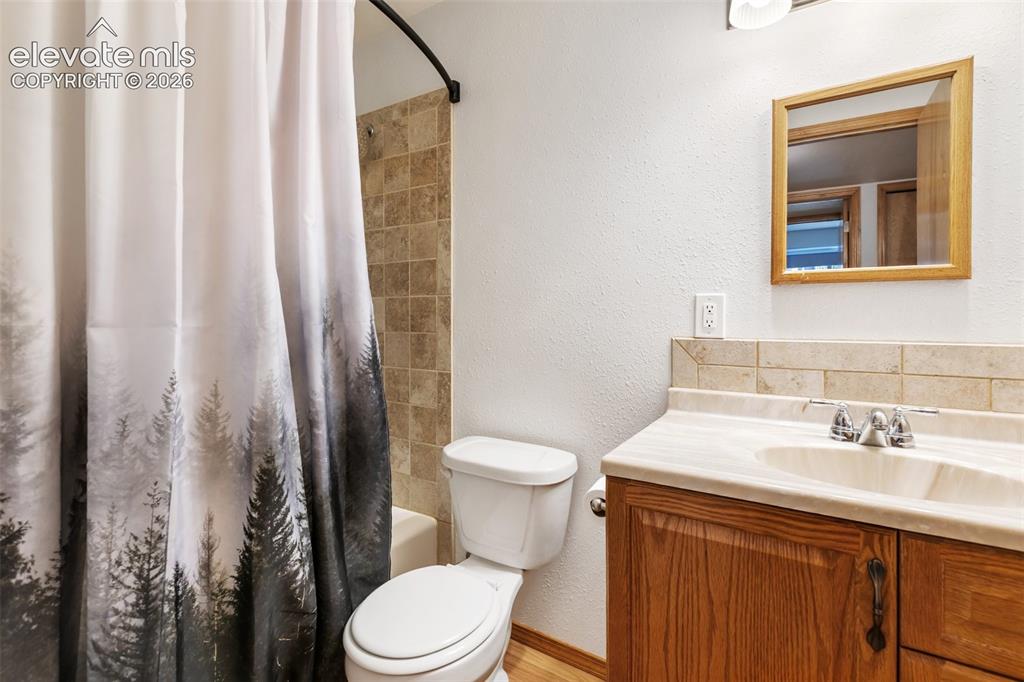 Image 37 of 49: Bathroom