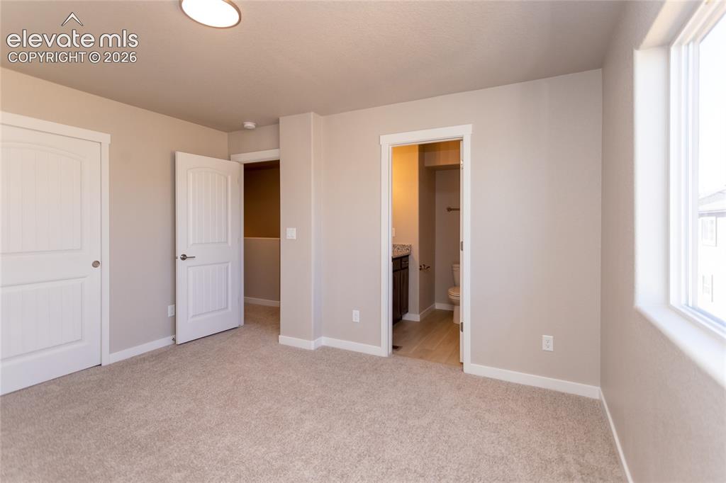 Image 16 of 25: Bedroom