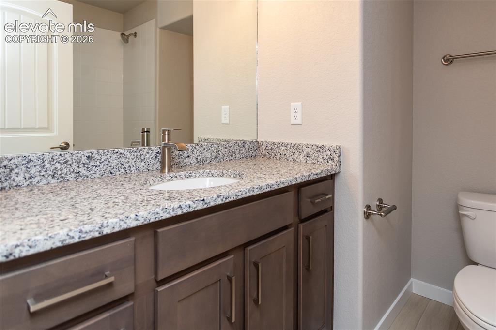 Image 17 of 25: Bathroom