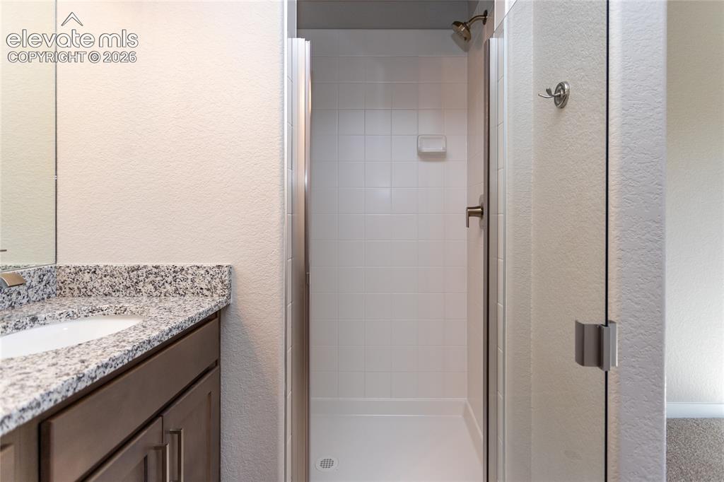 Image 22 of 25: Bathroom