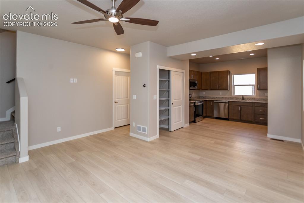 Image 5 of 25: Living Room