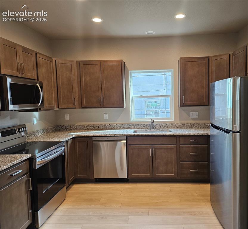 Image 8 of 25: Kitchen