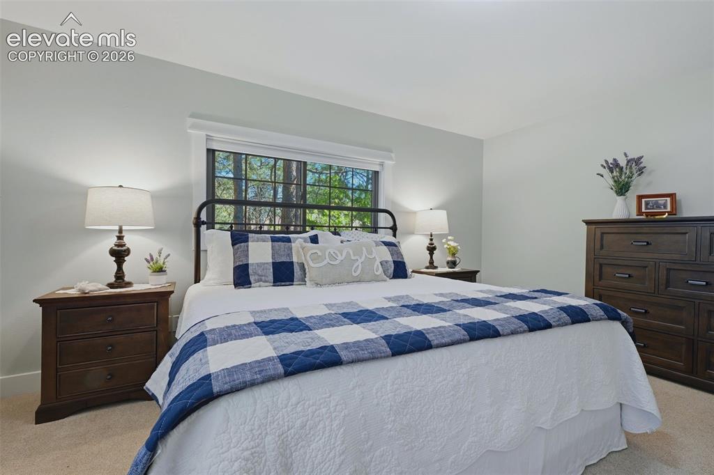 Image 18 of 34: second bedroom