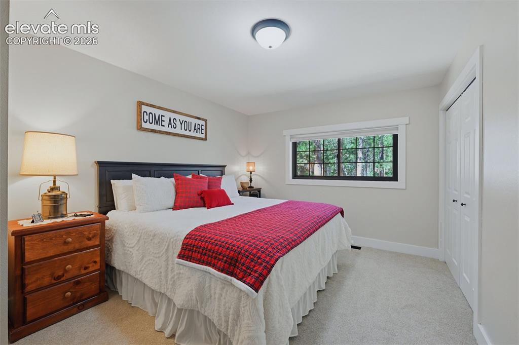 Image 21 of 34: third bedroom